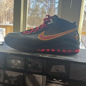 Nike Men’s AirMax Lebron 7 Fairfax Size 11